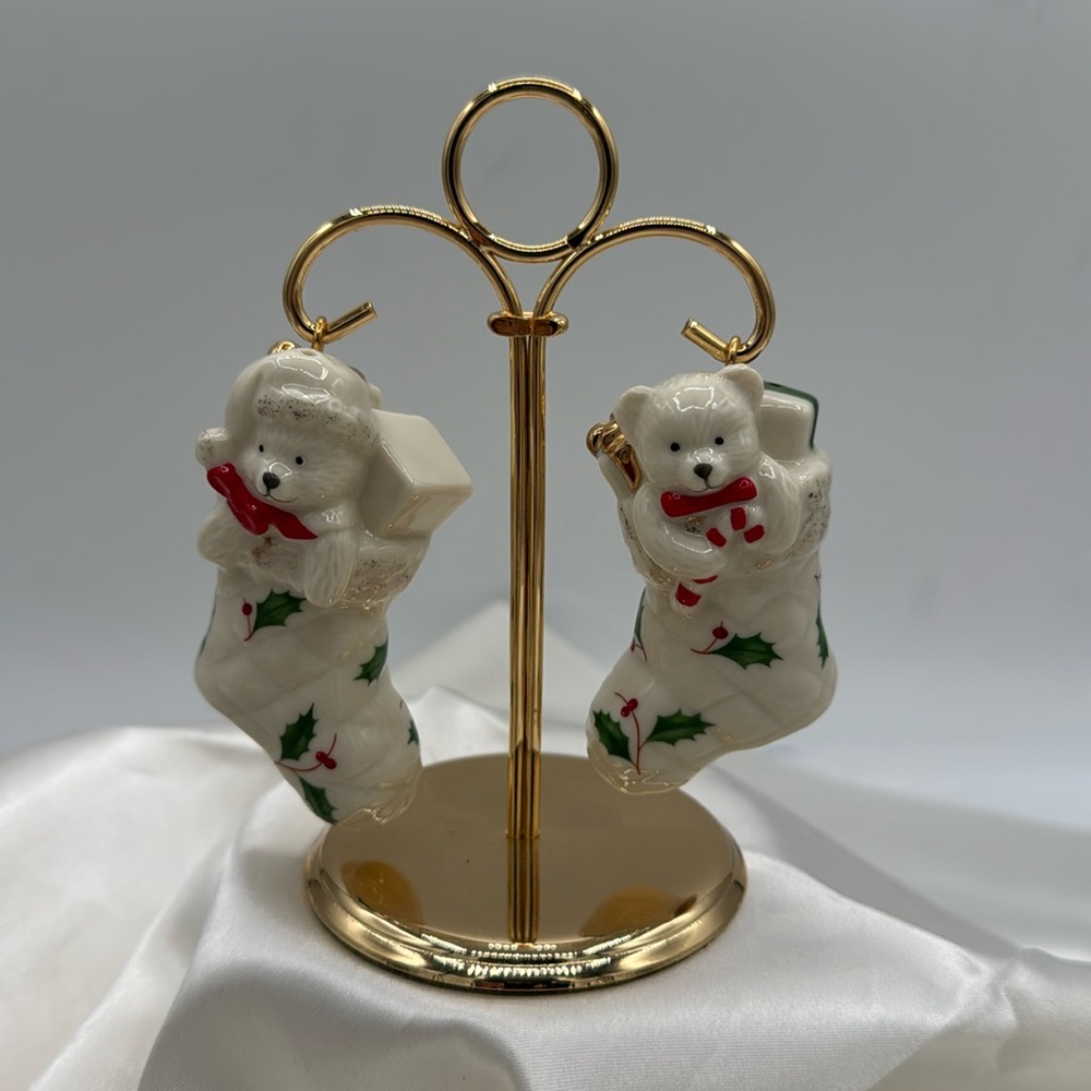 Lenox Lenox Holiday Stocking Salt and Pepper Shakers with Stand. Porcelain